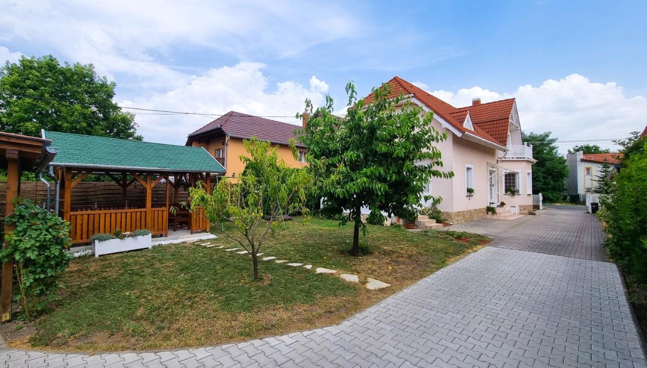 White Apartment Keszthely Bagian luar foto
