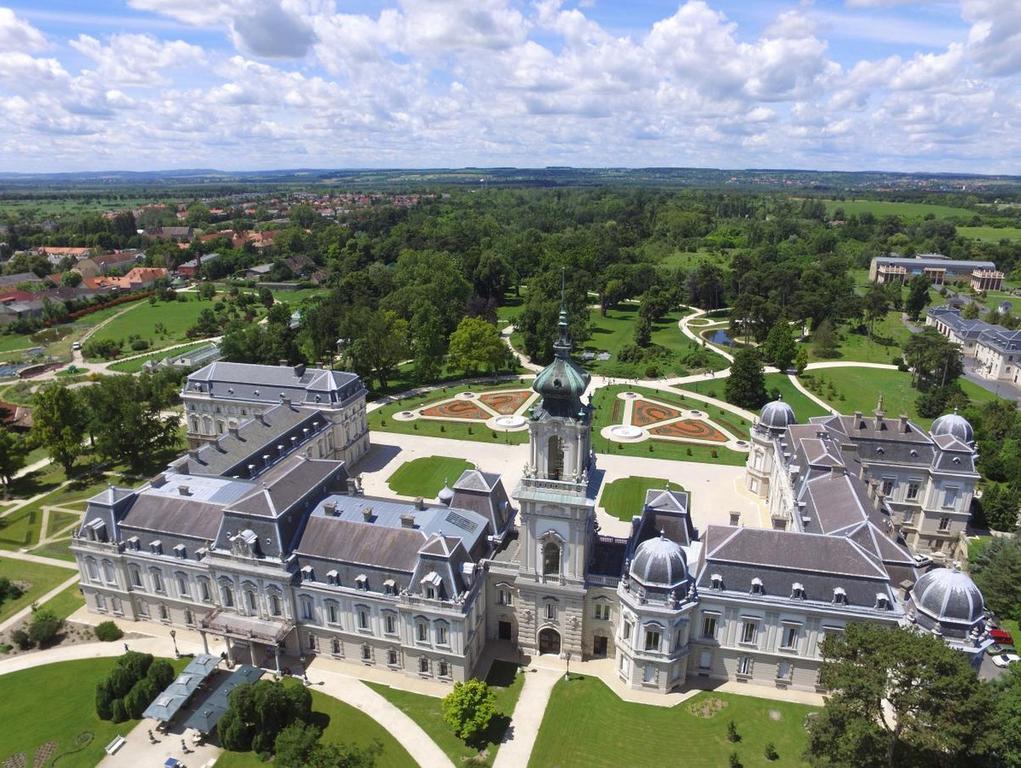 White Apartment Keszthely Bagian luar foto