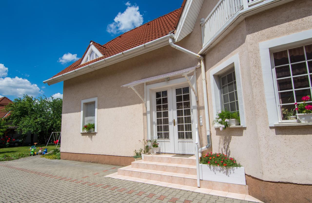 White Apartment Keszthely Bagian luar foto